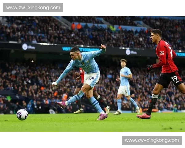 红蓝风暴席卷老特拉福德：曼联vs曼城恩怨情仇的经典集锦